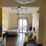 Yellow Center Apartment *