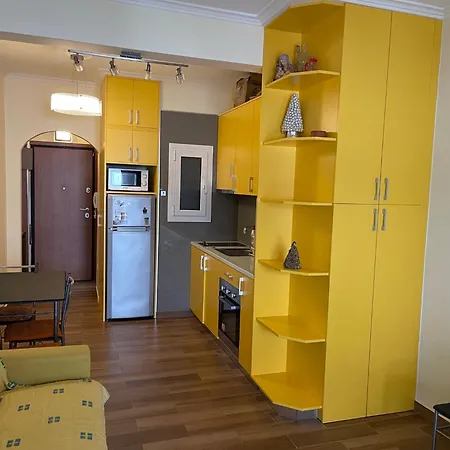 Yellow Center Lejlighed Loutráki